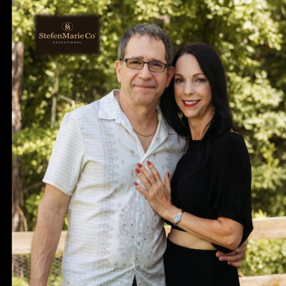 Meet your Poshers, Elissa & Steven!  ❤️❤️